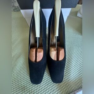 Vintage Stuart Weitzman Size 10B Black Suede Pumps. Heel 3 1/2 inches high. EUC